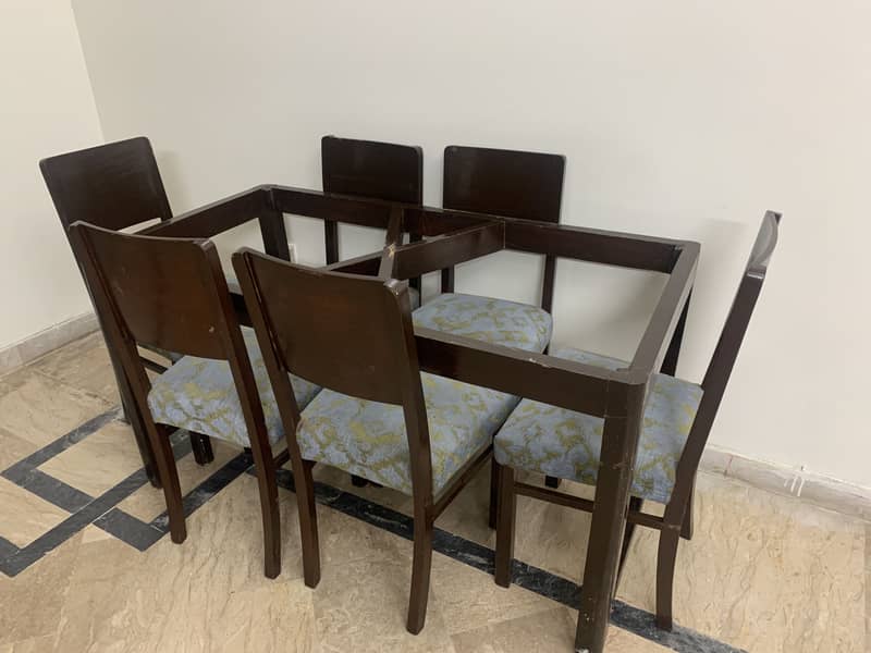 Dining table 0