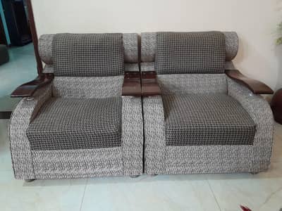 Elegant Sofa Set – Well Maintained & Comfortable