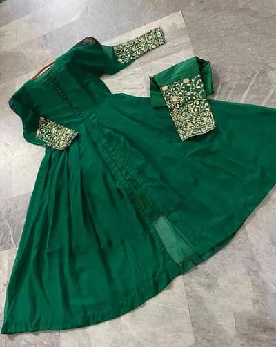 *Product Name*: Green Embroidered Chiffon Maxi & Trouser Set