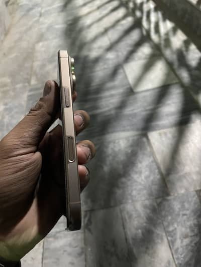 Apple iPhone 16 Pro