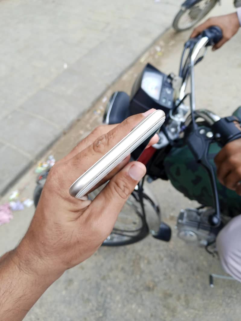 Apple iPhone 7 Plus 3