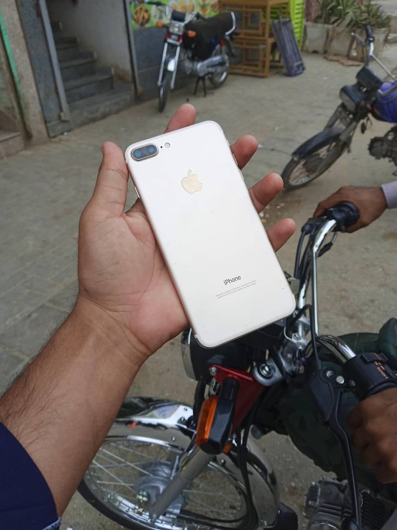 Apple iPhone 7 Plus 4