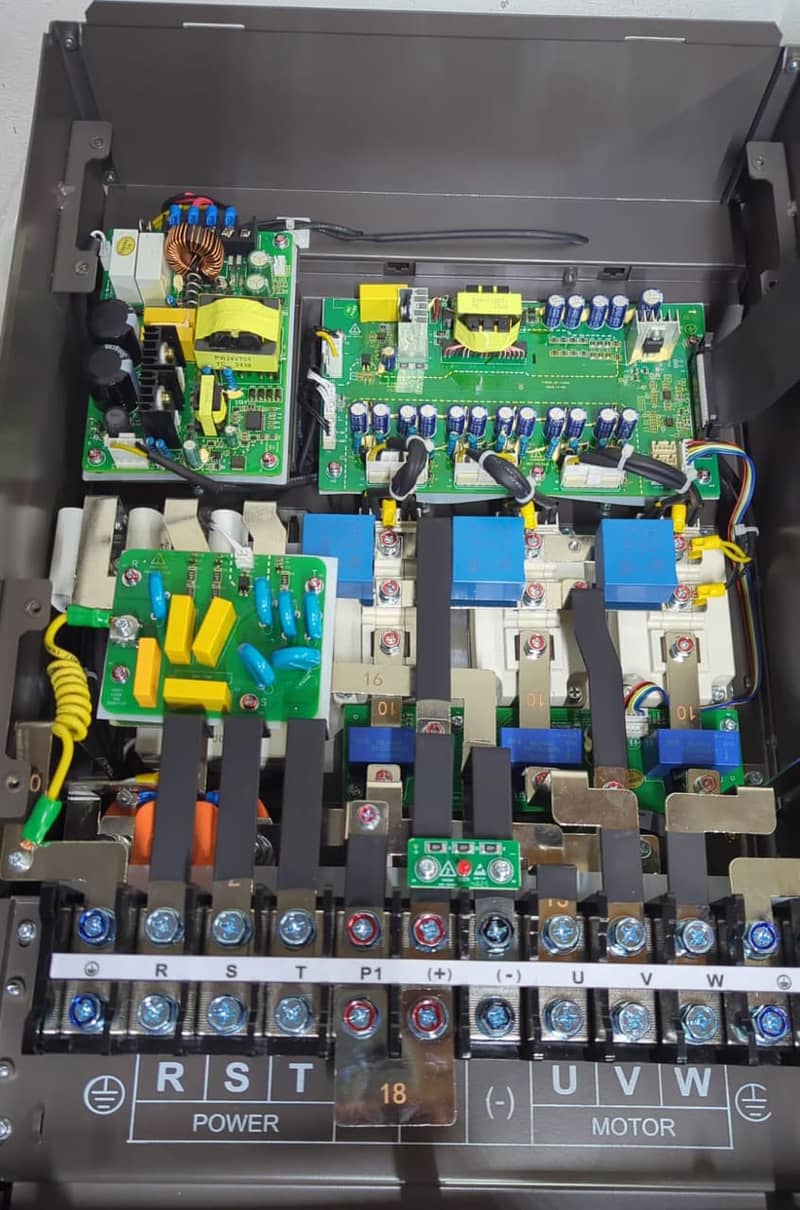 Industrial VFD Drive/3 Phase Solar Inverter for Ata Chakki/Tubewall 1