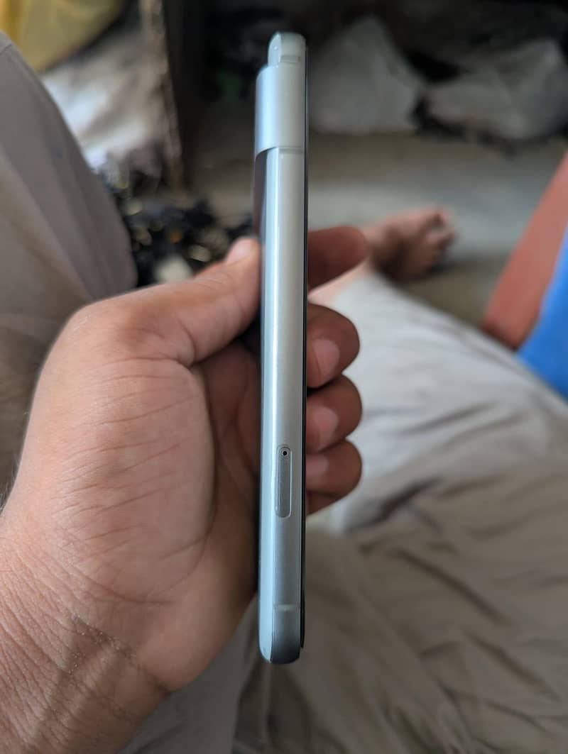 Google Pixel 8 4