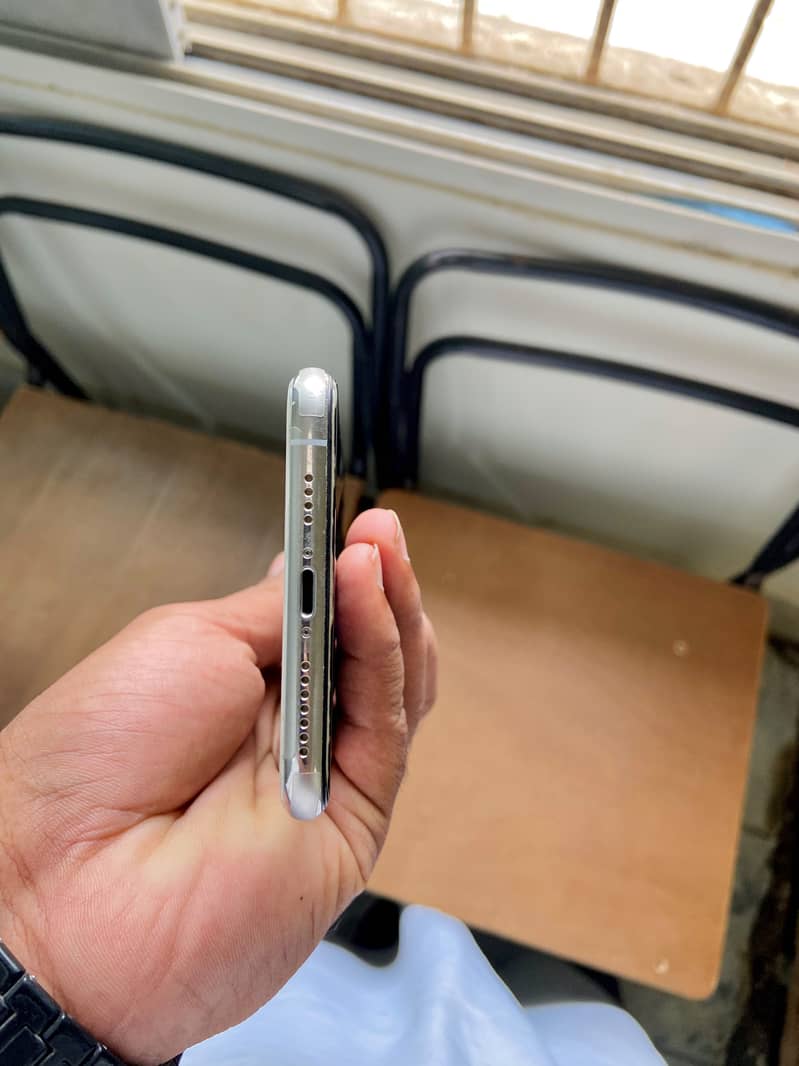 iPhone  Xs max 1
