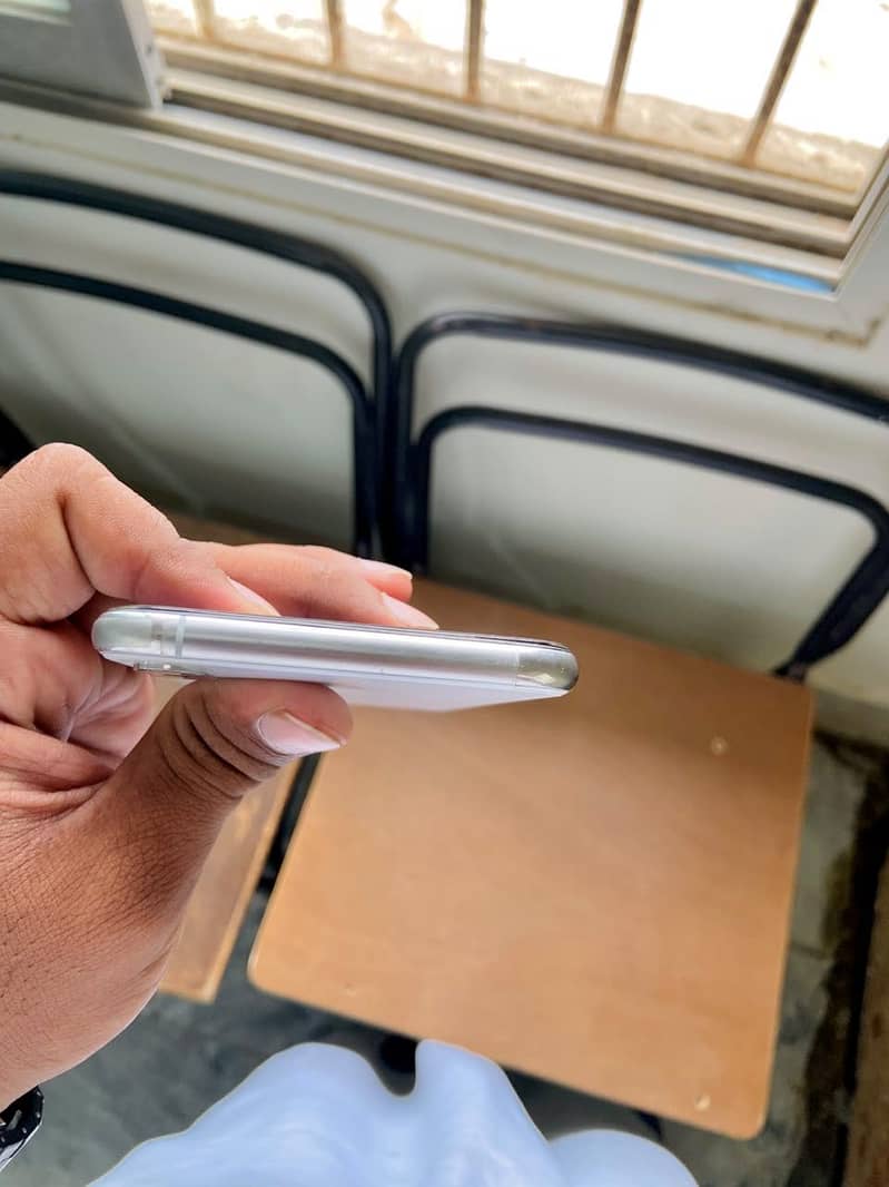 iPhone  Xs max 4