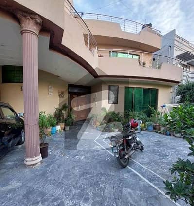 1-Kanal (22 Marla) Like A New House In Nashman Iqbal Phase 1 For Sale