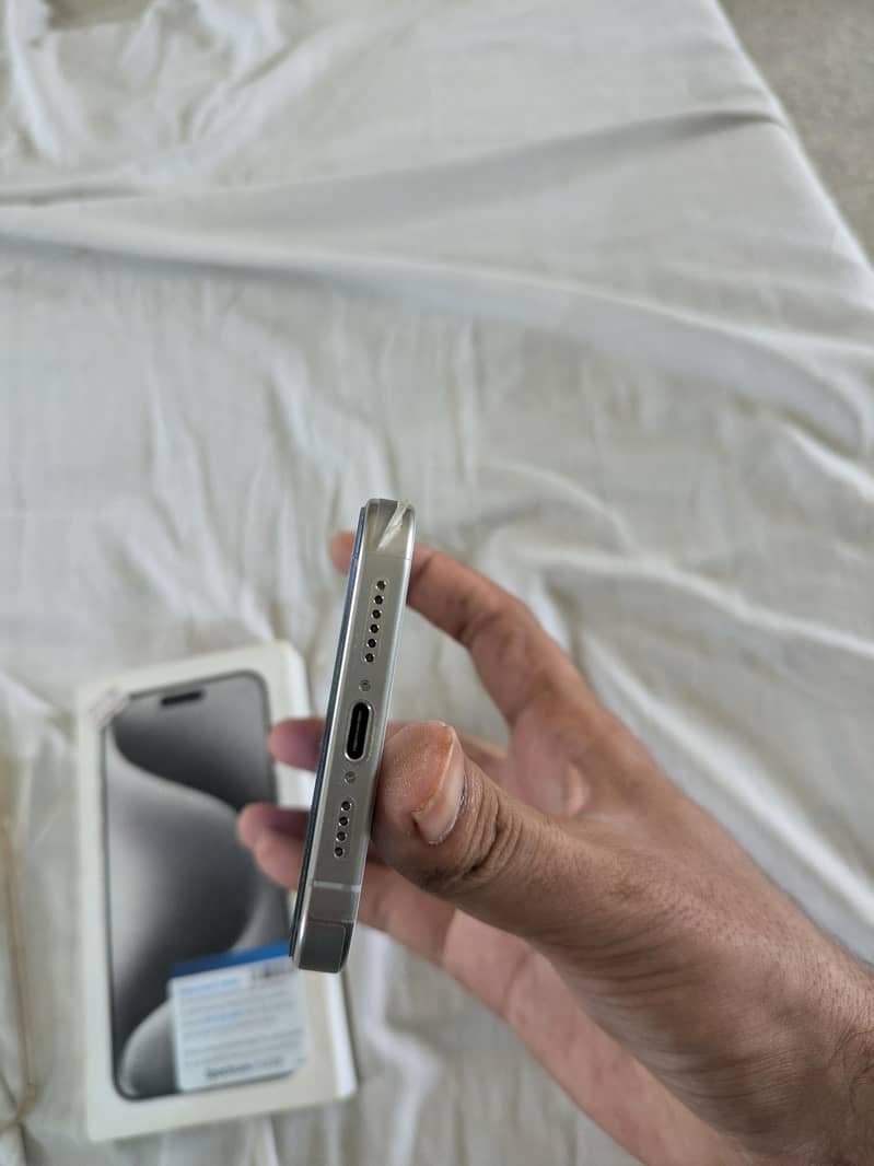 Apple iPhone 15 Pro Max 3