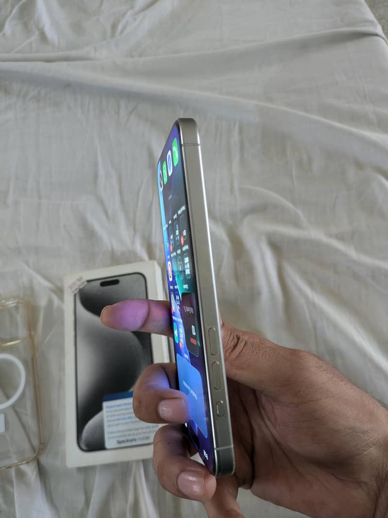 Apple iPhone 15 Pro Max 4