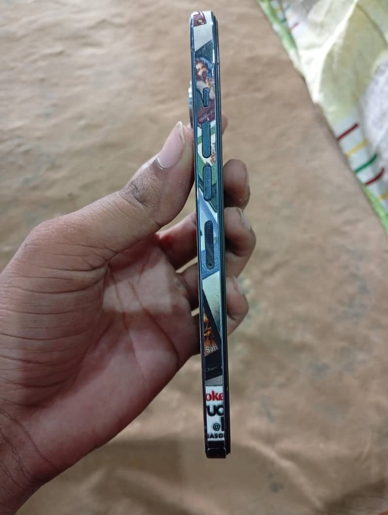 Apple iPhone 13 Pro Max 2