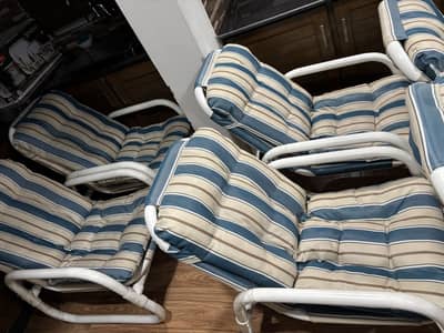 Lawn Chairs with Square Table