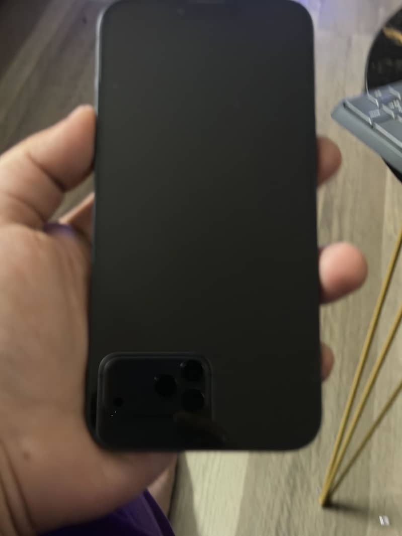 iPhone 14 4