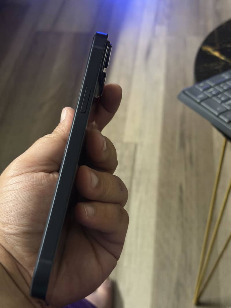iPhone 14 8