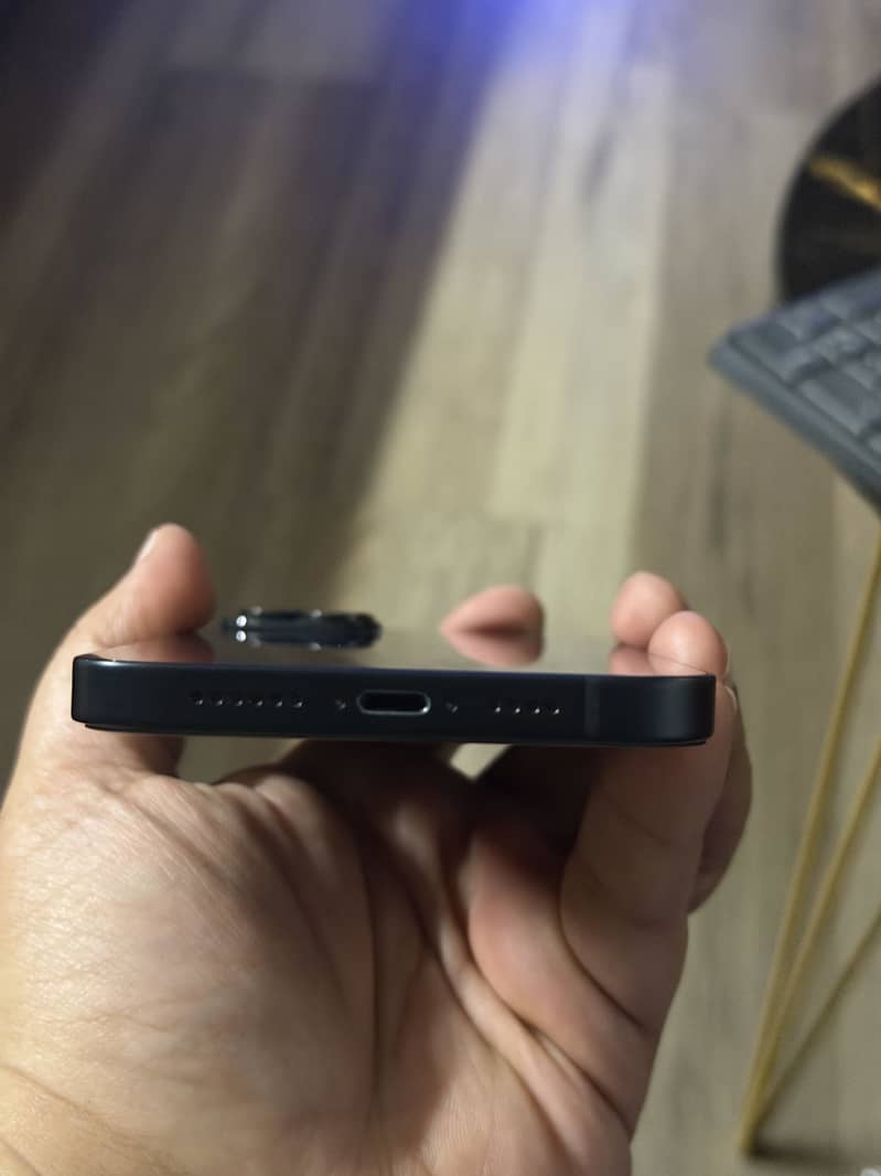 iPhone 14 12