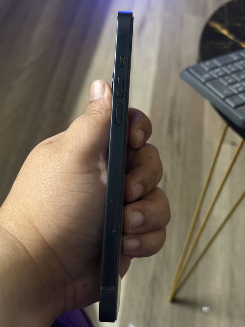 iPhone 14 13