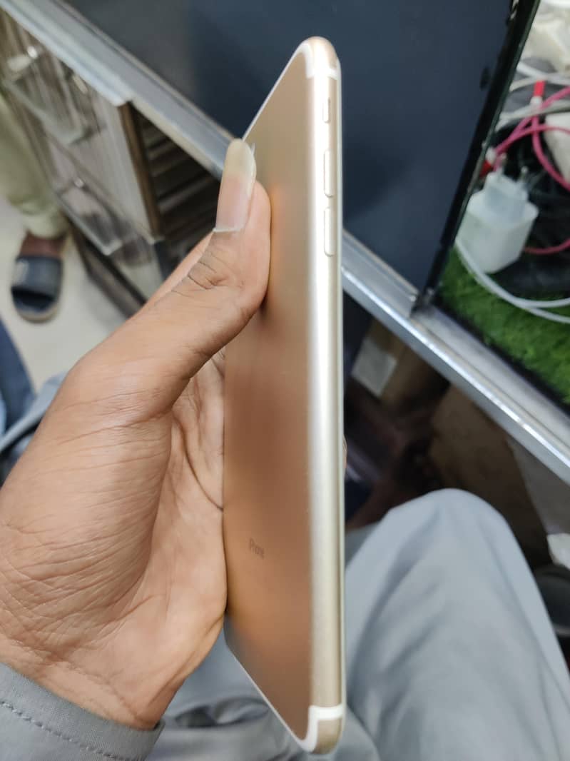Apple iPhone 7 Plus 2