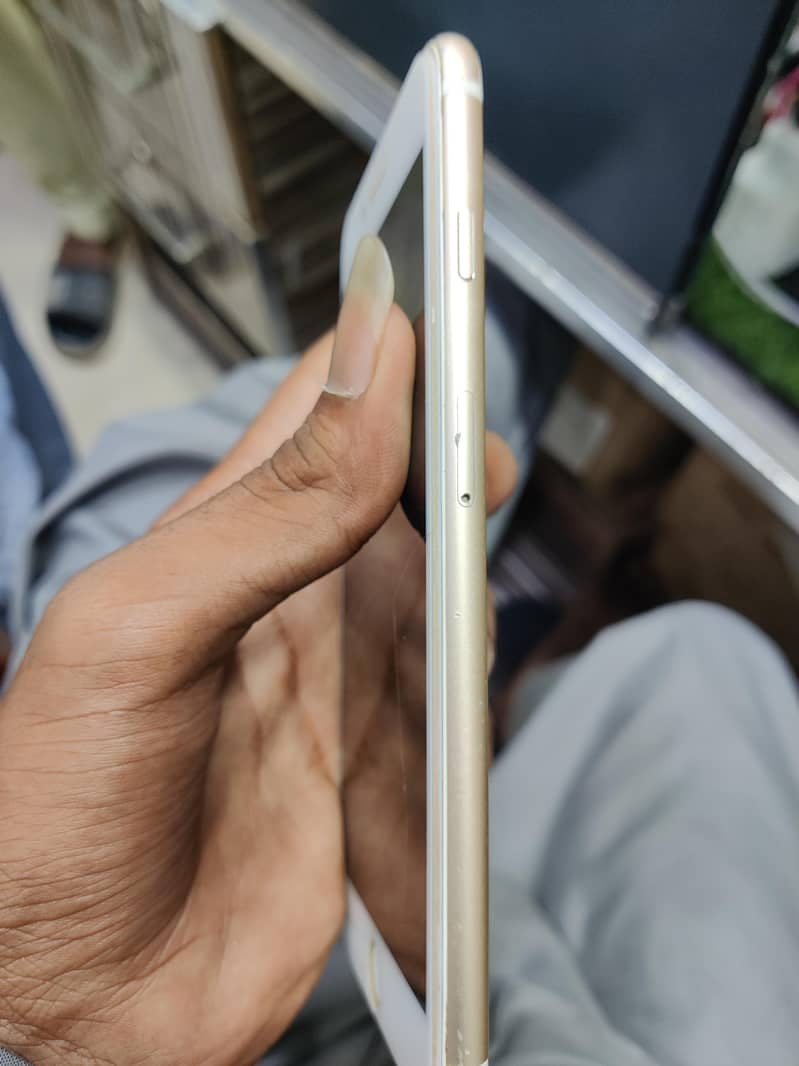 Apple iPhone 7 Plus 3