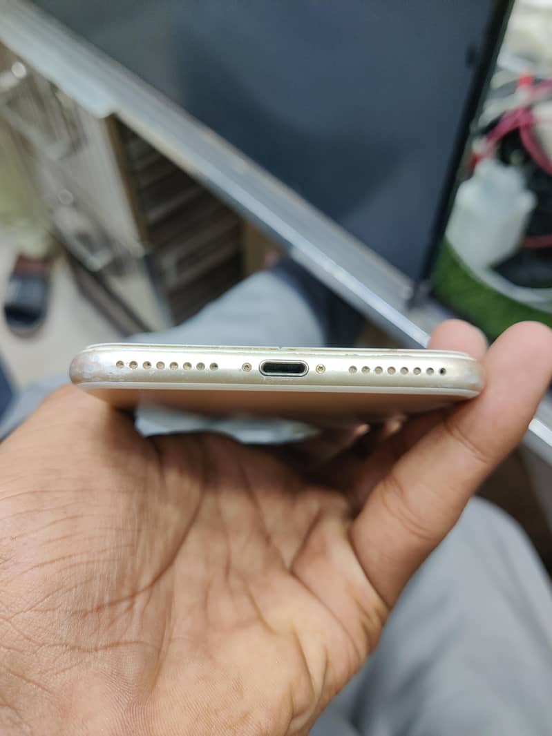 Apple iPhone 7 Plus 4
