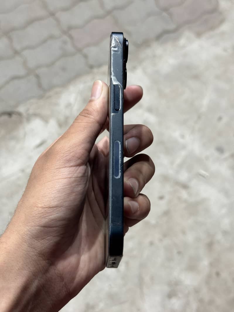 Apple iPhone 14 3