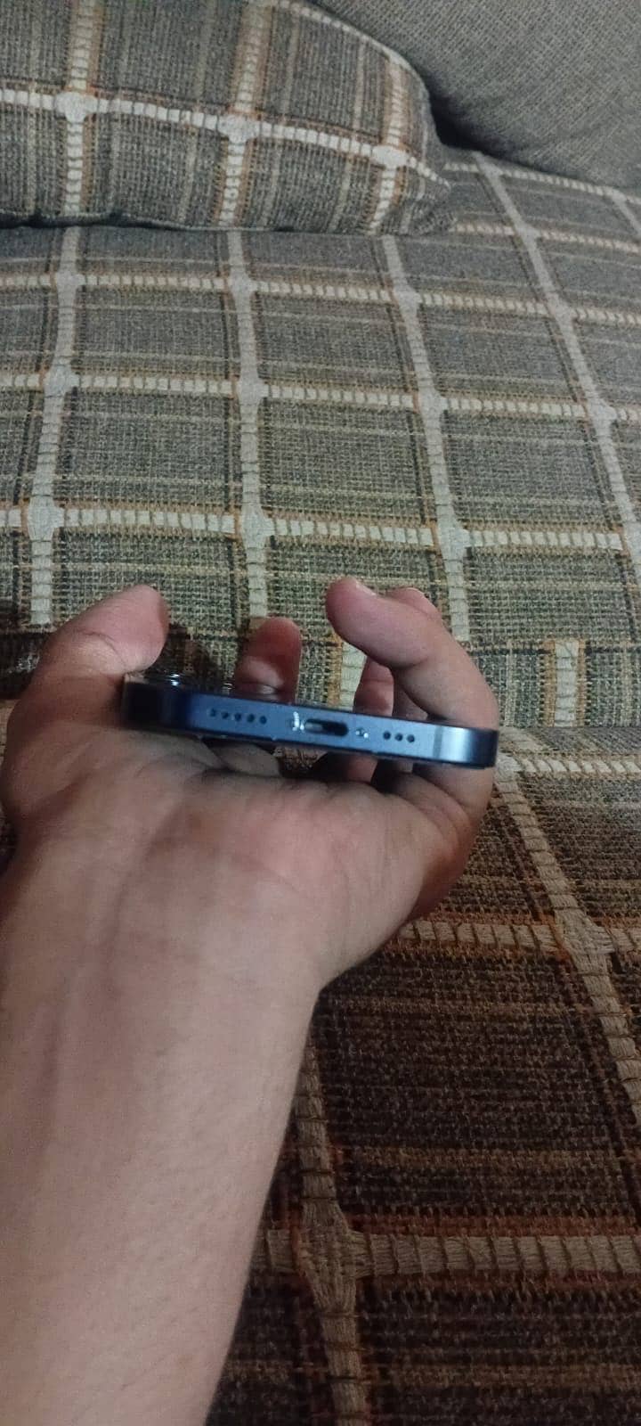 Apple iPhone 12 4
