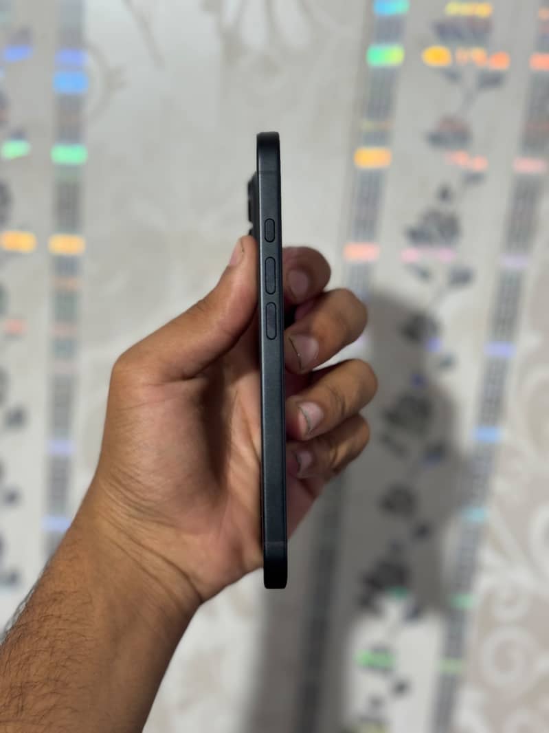 iPhone 16 6