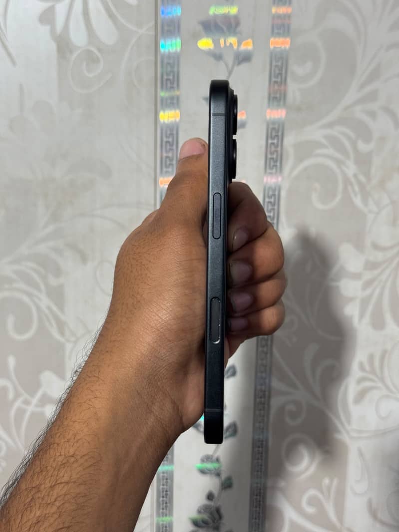 iPhone 16 7