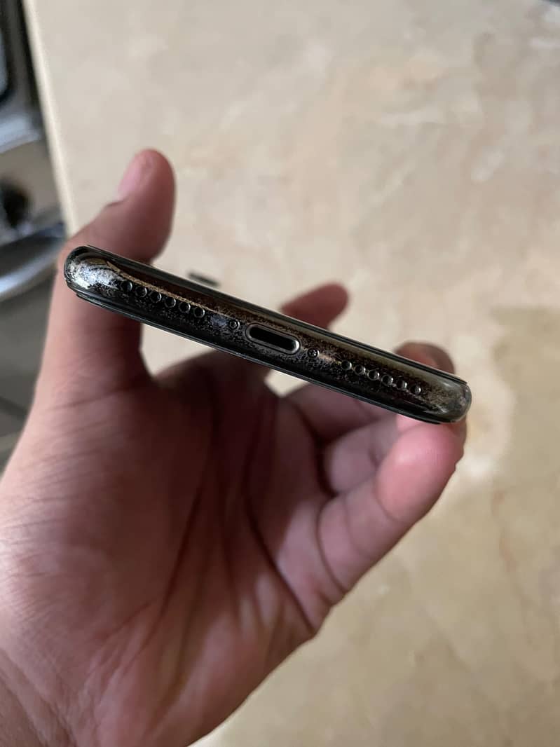 Apple iPhone X 3