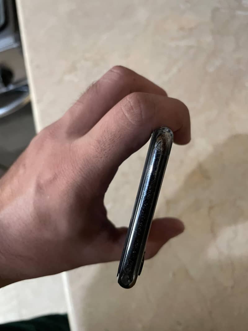 Apple iPhone X 4