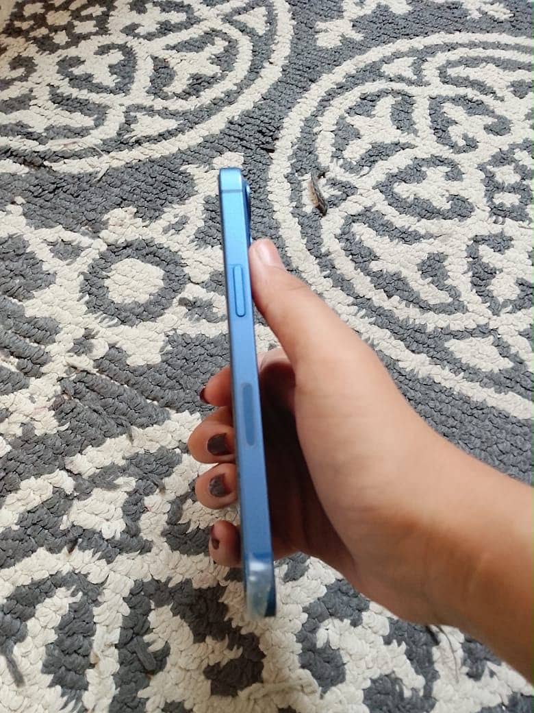 Apple iPhone 13 2