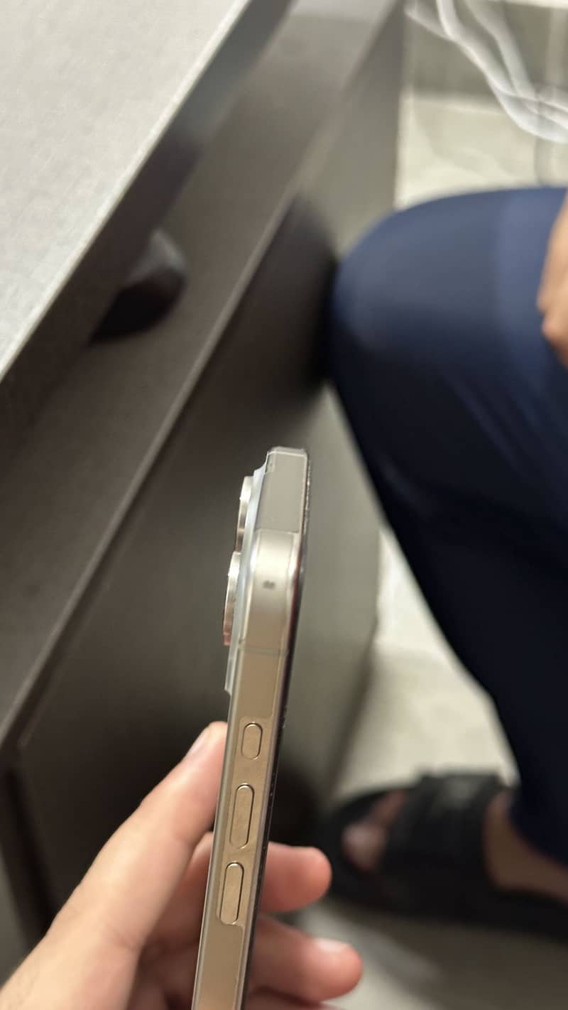 Apple iPhone 15 Pro 4