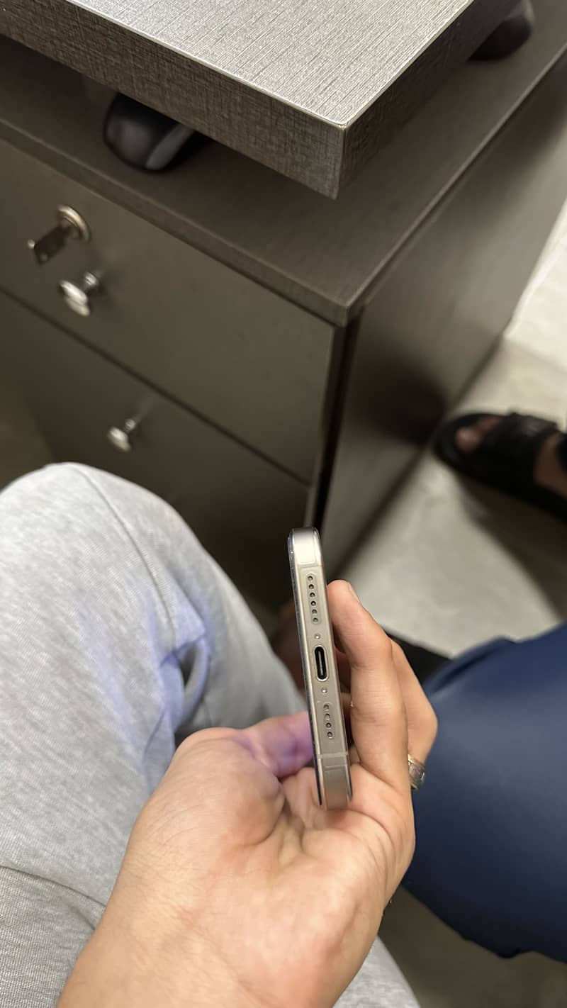 Apple iPhone 15 Pro 6