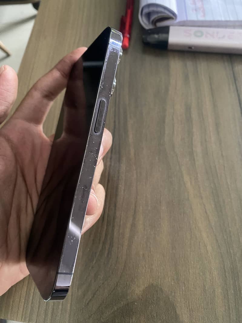 Apple iPhone 14 Pro 2