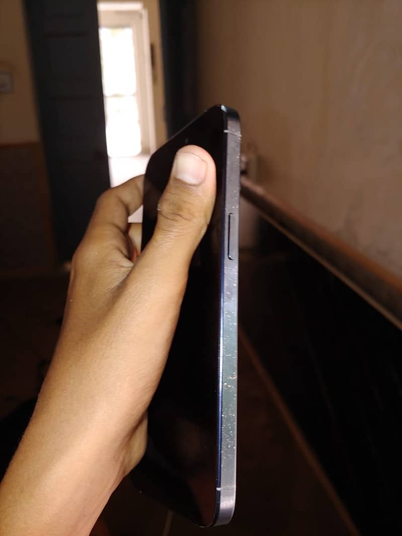 Apple iPhone 15 Pro Max 2