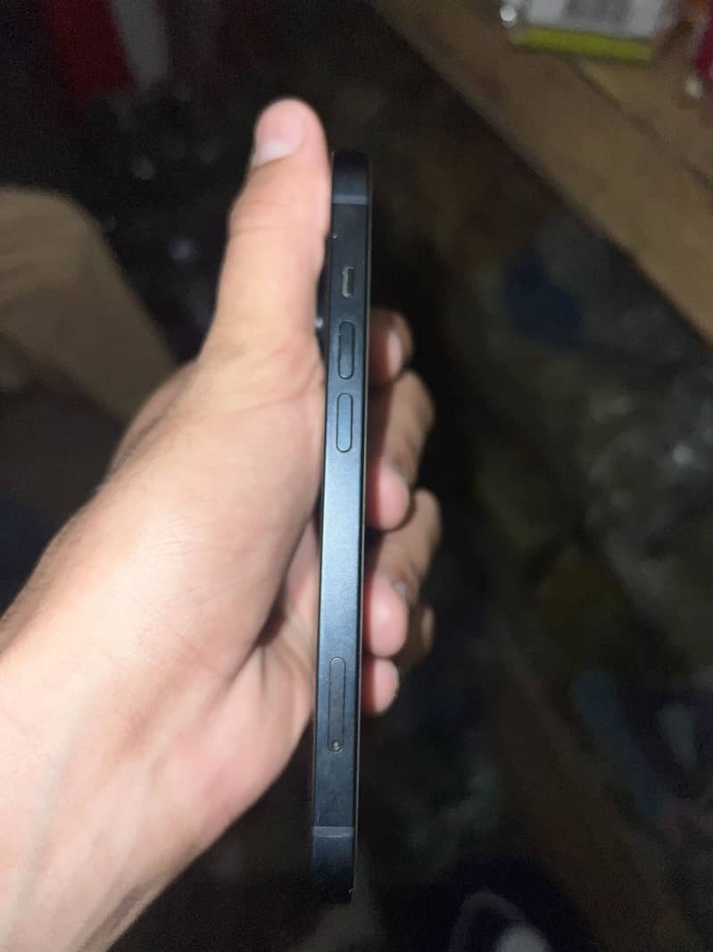 Apple iPhone 13 4