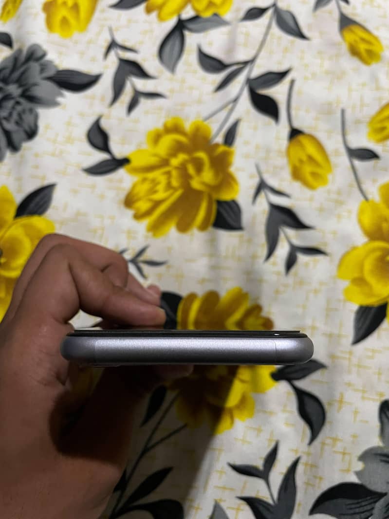 Apple iPhone 11 5