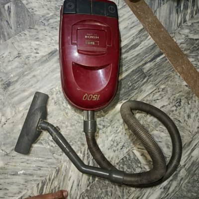 HITACHI 1500W VACUUM CLEANER