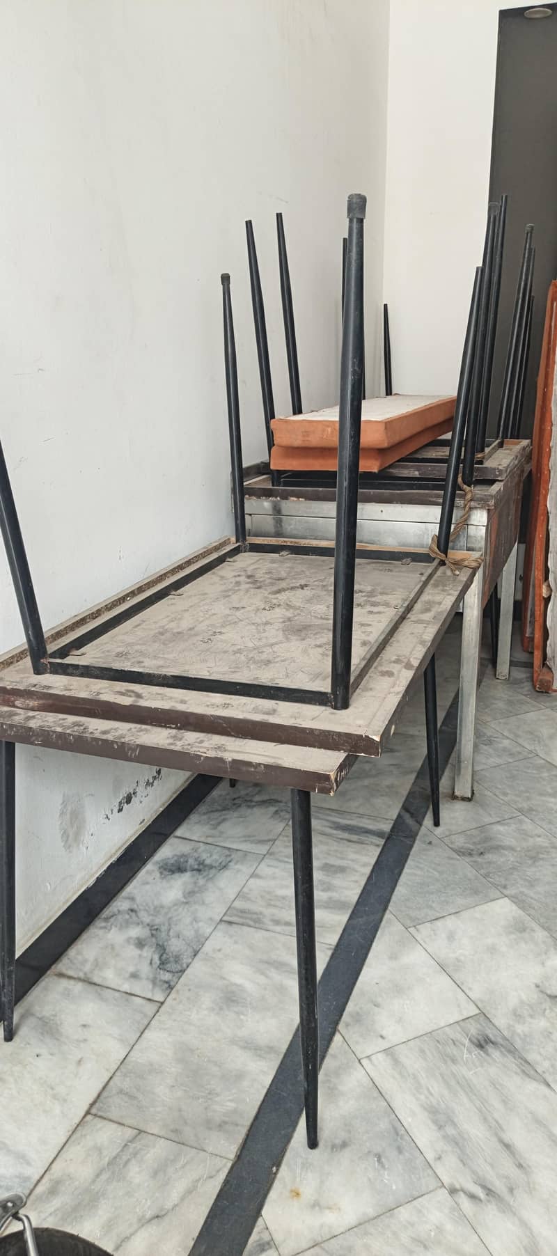 table for cafe 0