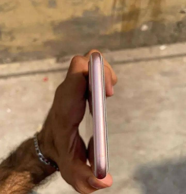 Apple iPhone 7 Plus 4