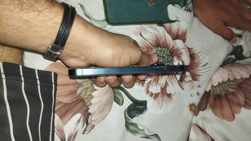 Apple iPhone 14 5