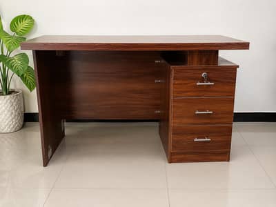 office table beautifull design no scratch,