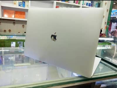 MacBook Pro 16/1 TB 4Gb Grafic Card with Touch Bar