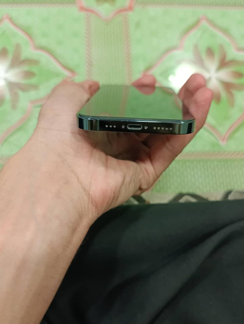 iPhone 12 Pro 4