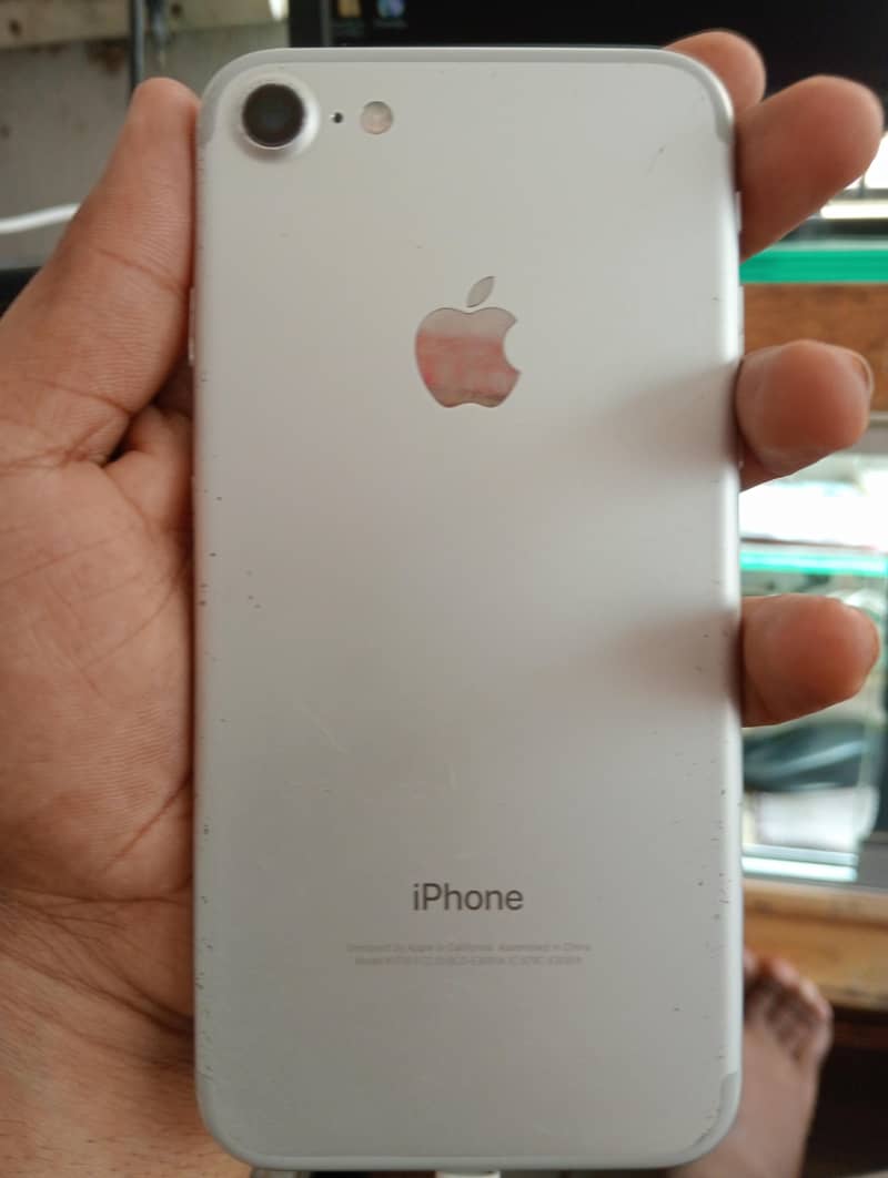 Apple iPhone 7 0