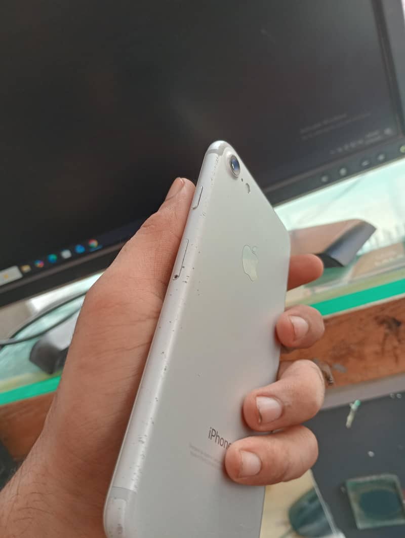 Apple iPhone 7 1