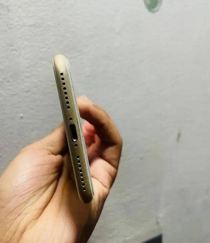 Apple iPhone 7 Plus 2