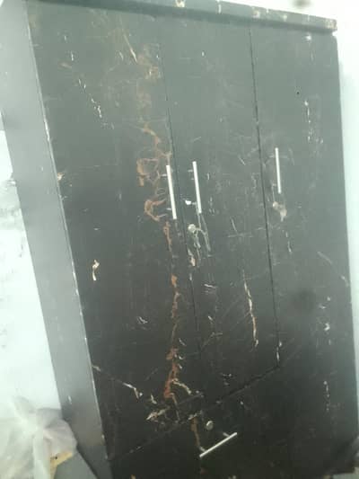 3 door almari almost new condition
