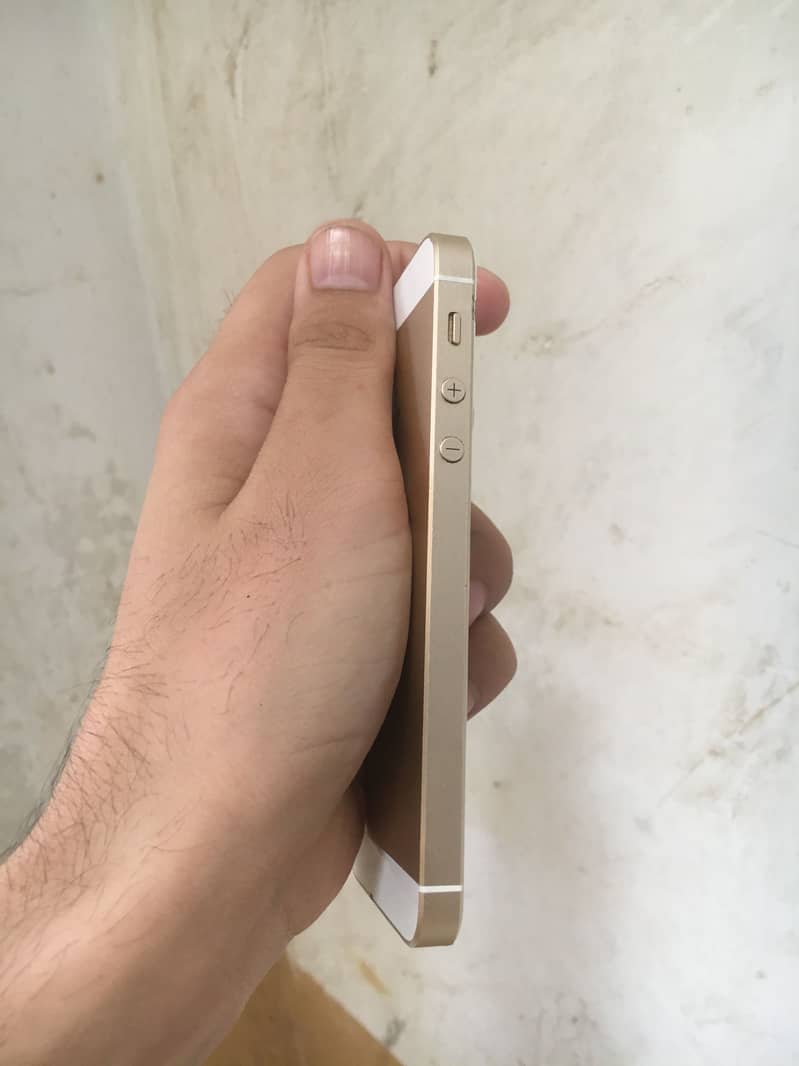 Apple iPhone SE 15