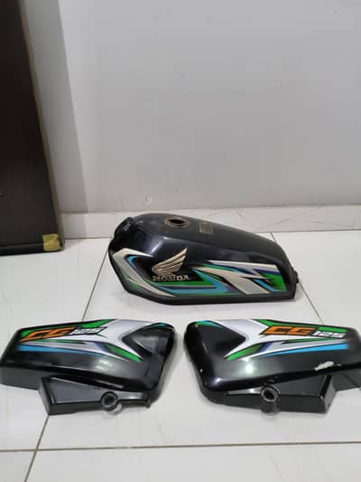 Honda 125 23 model fuel tank and side covers