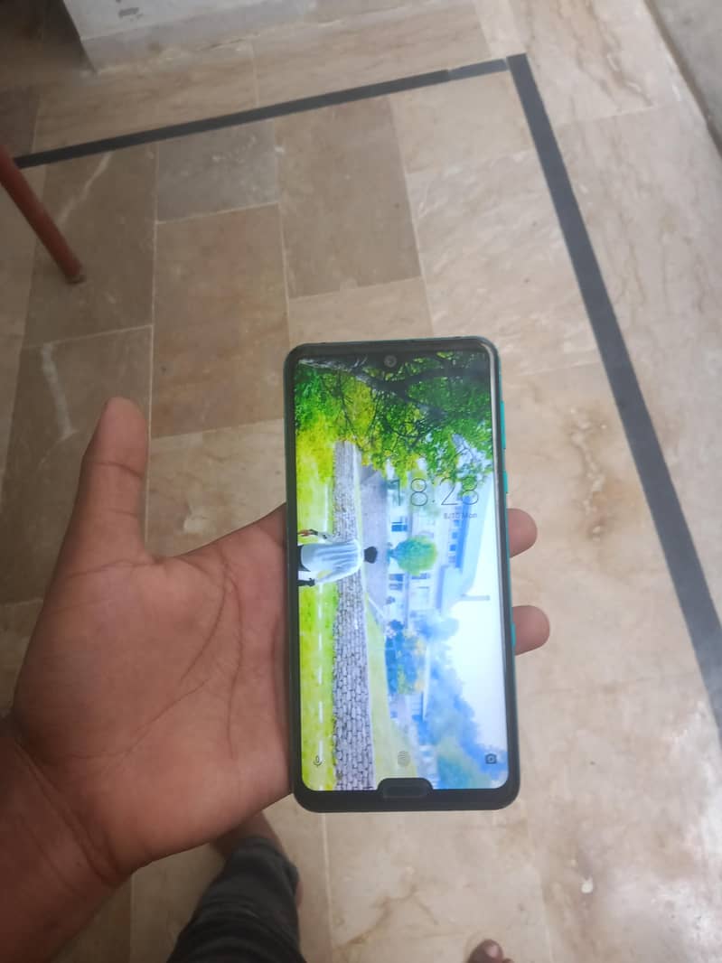 Sharp Aquos R3 1