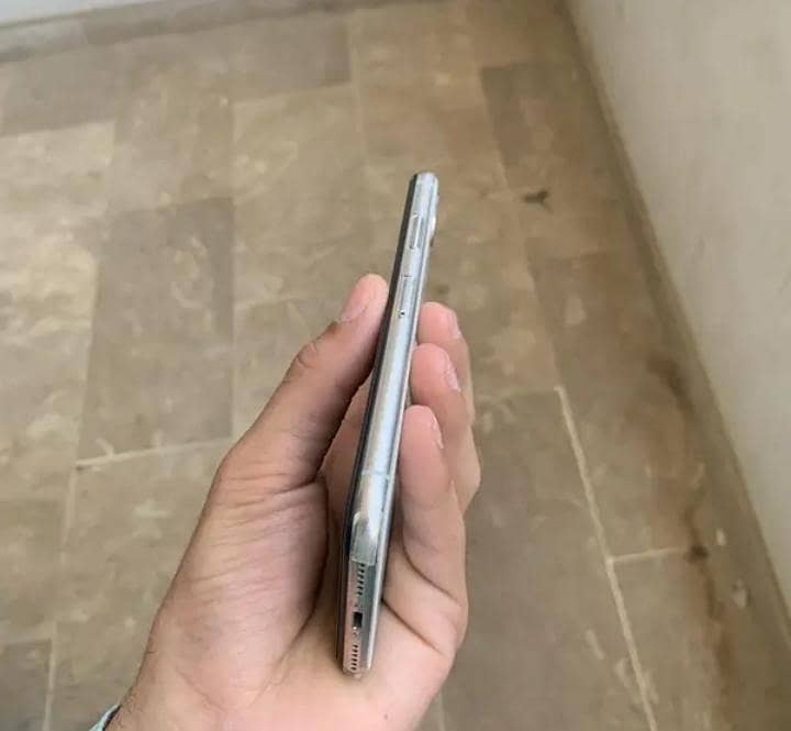 Apple iPhone X 3